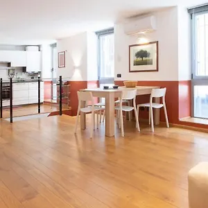Comfortable Flat In Porta Romana Milano